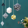 Mobile MI-KO collaboration Oko le petit Atelier & Millimetree, suspension polyèdres géométrique noir et blanc origami sérigraphie